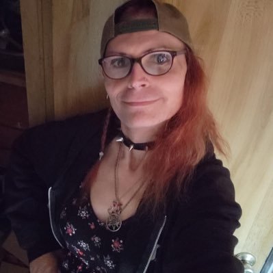 I'm just a Norse Pagan girl, with an obsession for music & tech. Engaged 💍 (she/her) (English/日本語/Suomi/Français) 🖖🏻👩🏻🦰