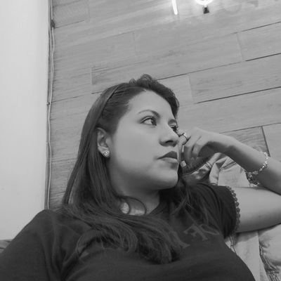 AquiestaPau's profile picture. Intolerante a la hipocrecia (y a varias cosas más), amante del tequila y el mezcal. #LRC #Intensa #Libra
