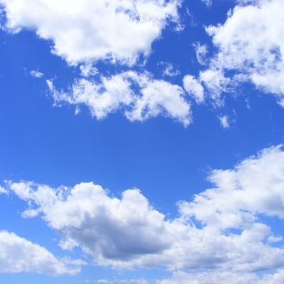 حالياً مواطنة في دولة اللّا دولة!
تعجبني لا بل تذهلني مدراحية هذا الكون.
لست يسارية ولا يمينية. تتأرجح حياتي بين التقرب والإقتراب من الله.
