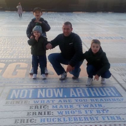 GDW1807's profile picture. shot robins for a livin in a past life.
got 4 lads, no money & a fair old rop on me.
Leeds United. music.