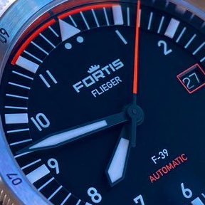 腕時計⌚️のことばかり… パイロット⌚️ダイバー⌚️が好み 年中ゴルフ⛳冬はスキー🎿 そのほか:うさぎ🐇・ジムニー(JB64W 5MT)など… (2024年のゴルフ 21ラウンド 平均ストローク91.1)