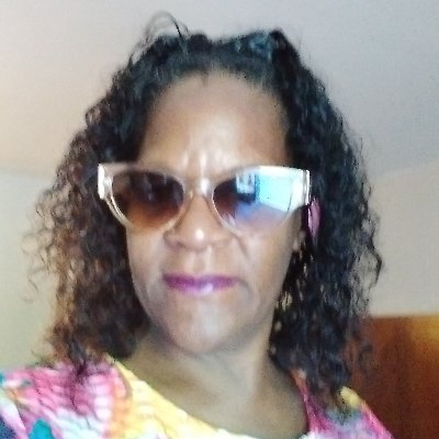 52 Single, mother, grandmother, niece, grandchild, daughter, Auntie, and Best Friend. Thankful for living every day 🌷. No Covid-19.