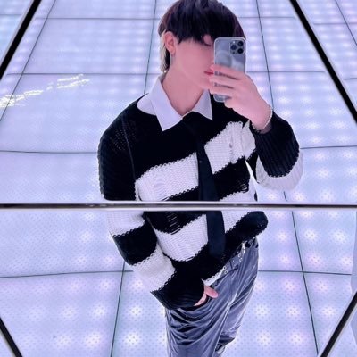 &Team shooter | 23 | he/they/moon | fanfic acc + fun threads sometimes | dyslexic and autistic |
