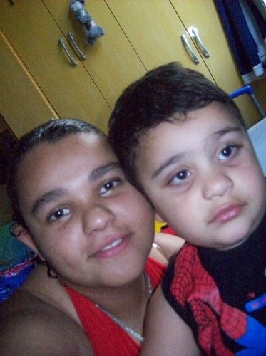 Ogum Um guerreiro valente que cuida da gente que sofre demais,Ogum
Cavaleiro do céu escudeiro fiel mensageiro da paz ♪