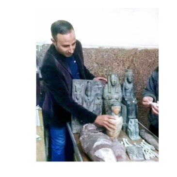 Archaeologist,specialist in ancient Egyptian art, professional excavator. freelance tour guide.tour https://t.co/1WeGGy94tl Manager for Global Halal Platform.Riyadh