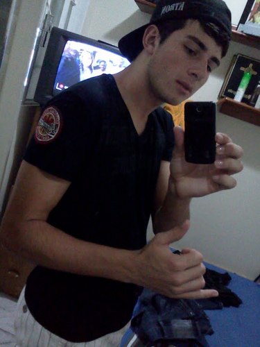 Um cara de bem com a vida, curtindo os melhores momentos que a  vida le propoem, e inguinorando qual quer tipo de obstaculo..