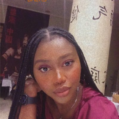 BeckyUwah's profile picture. 