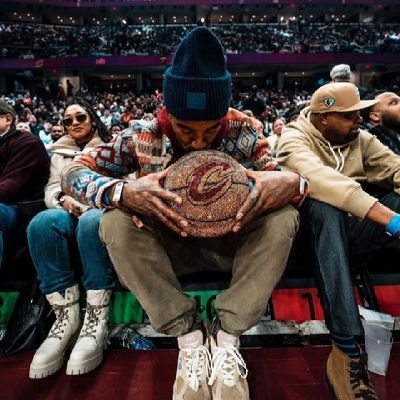 Jr Smith como estilo de vida. Hincha de Cleveland Cavaliers.
Puteadas e insultos que no falten. Presencié 71 puntos de Donovan Mitchell.