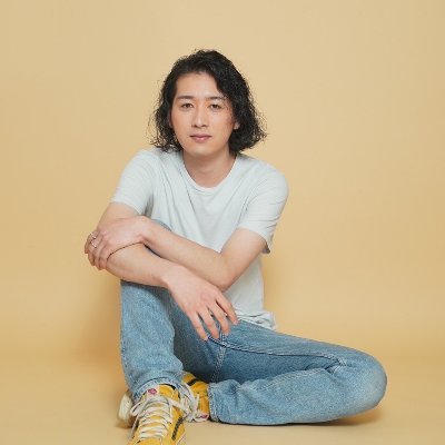 【星読みは簡単で楽しいを発信!】12星座の魅力を伝える水瓶座のアラサー男子 | 星読みセッション人数1000名超 | イギリス短期移住中に星読みに出会う → 星読みの世界観に魅了 → 半年後に仕事を辞め占星術師に転身 | 1年半でフォロワー5万人増 |