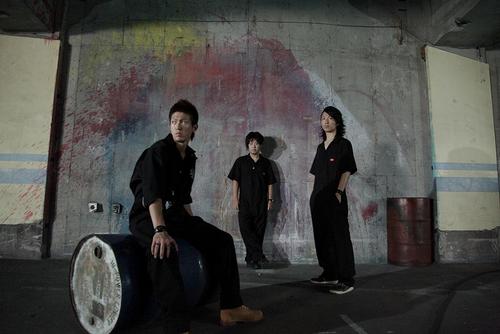 3ADDiCT's profile picture. 2009年12月に3人が意気投合し結成メンバー皆さまざまなジャンルから影響されており偏らず自分たちにしかできない音楽、音を目指しながら沢山の人に音楽の良さを伝えるため日々精進してやっています。 主に東京を中心に活動中 .