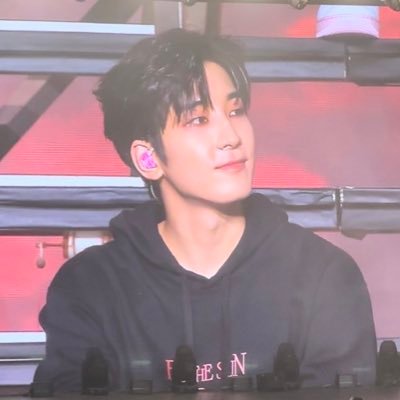 ✧・゚: *✧・゚:* bns and stan account | saw svt last 12 • 17 • 2022 | saw skz last 01 • 20 • 2023