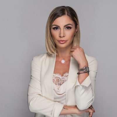 TherapyLavinia's profile picture. Send me a direct message to schedule a private therapy session.
Live Private Sessions held in Hedera Gallery. https://t.co/HBxM0EN6nI