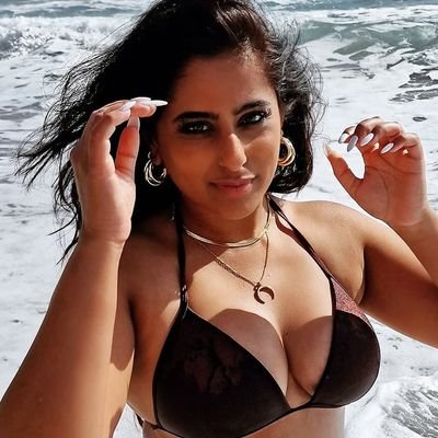 Priyakaybee's profile picture. ♥️ AGJ
📍 London
⚕️  Scientist | Digital