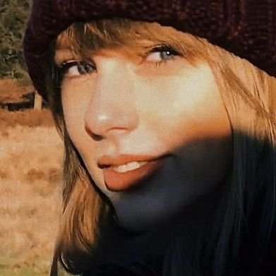 virgauxhaze's profile picture. a poetically weird virgo ✨