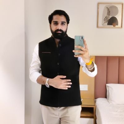 ankurDhadedar's profile picture. अपनी जड़ों से जुड़े रहो 🙏