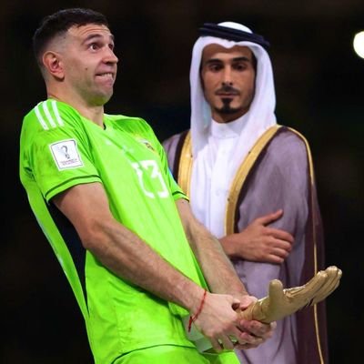 IsnotRay's profile picture. Meow