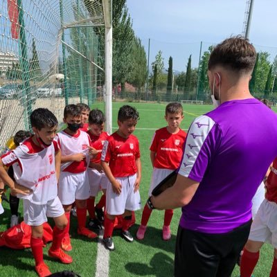 Técnico deportivo superior especializado en fútbol. Nivel UEFA PRO. Graduado en derecho. Máster abogacía.