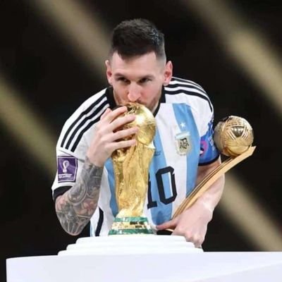 1977emilian's profile picture. Periodista/Amante del Fútbol y el Rock/Sufro x la #LineaE y #AllBoys/ SI NO HAY AMOR QUE NO HAYA NADA/ MARADONEANO, MESSISTA Y SCALONISTA.🇦🇷
