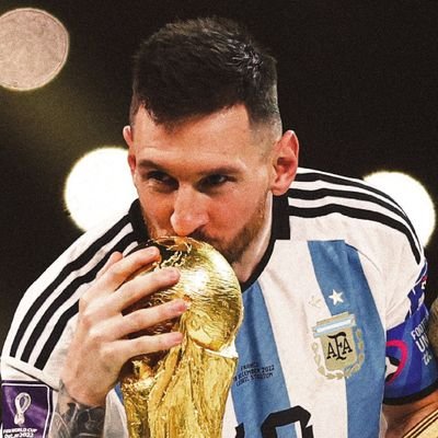 cemreslmzz's profile picture. 