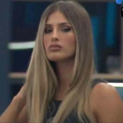 Cuenta stan: Ariana Grande, Tini, Rosalia y Julieta Poggio