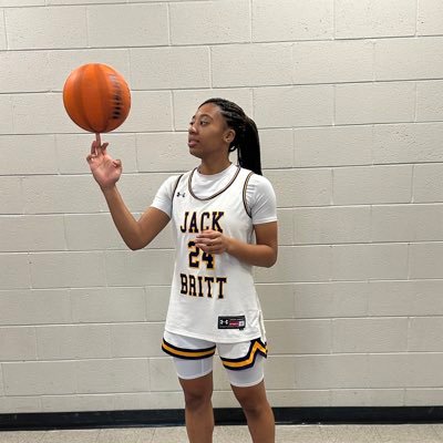 2024|5’8” PG/SG| 🏀⚽️🏃🏾‍♀️l Jack Britt HS| 3.96 GPA-Honors| 🔥Carolina Flames 17 NIKE🔥 NCAA 2104151405  https://t.co/EAFp9FJ7Oy