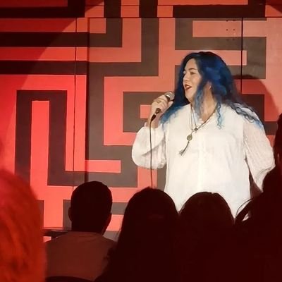 Junior #PrivacyOfficer by day, #TrainerCoach & #StandUpComedian by night. Find me: #EdithOnTour #EdithOnTour #NotYourOrdinaryLatina