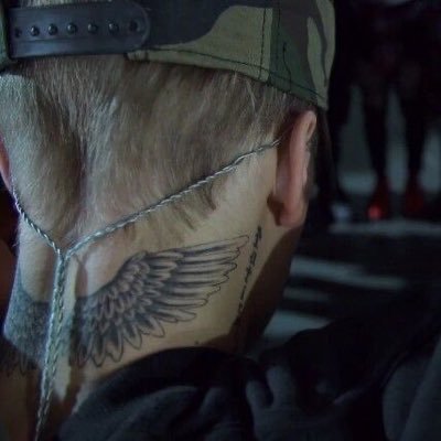 pr3ttyf4cerwna's profile picture. peacepeace