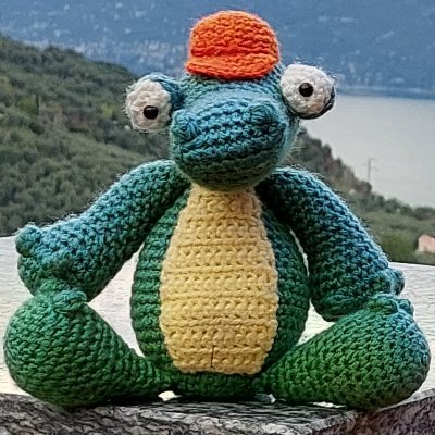 Globetrotting Croc with some celebrity friends and I'm mascot for The Snappy Trust. Follow me & I will follow u back, If you're nice. ADVENTURE IS OUT THERE!!!
