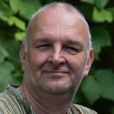 RoyDrommel's profile picture. Vader, Opa, regisseur, fotograaf, Fractievoorzitter GroenLinks Hoorn. Zandvoorter van geboorte. Klimaatdrammer en klaar met het kapitalisme.