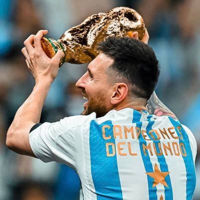 Enamorado de mi hija, Antiuribista al 1000%, fanático del América de Cali y de Leo Messi