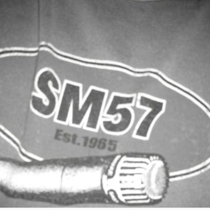 noinkneeded's profile picture. If you're gonna look then follow!
#takenote🎷
stay off the rug if you don't want static!