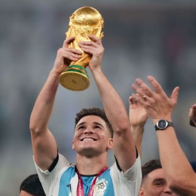 mar_petrizani's profile picture. there is no dark side of the moon really, matter of fact it's all dark