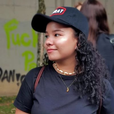 KrenCarCas's profile picture. Pereira, Risaralda 💛❤
Colombia 
Morat 
Rockera de corazón 🤘🏻
Harry Potter 💚
Instagram: @karencc_22