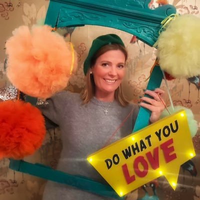 ArtatNewmanRC's profile picture. Head of Art, #SLE visual journal maker and lover of all things creative.