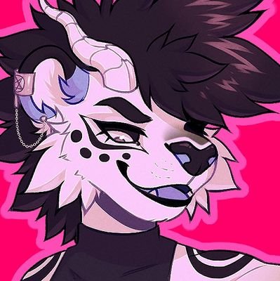 Maë !▫️27▫️They/Them▫️EN/FR▫️Spicy art, latex and drones▫️COMMS CLOSED▫️NSFW account of @MaeLioness▫️+🔞 ONLY, minors DNI▫️My one and only 🖤 : @rubberydrone