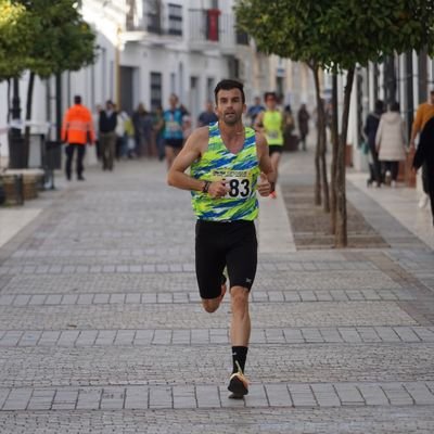 Profesor en Secundaria. Utilizo el deporte para mejorar a las personas. Cada cosa en su sitio.