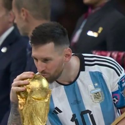 Abogado, hincha de San Lorenzo, no se puede ser feliz en soledad, por eso soy peronista…