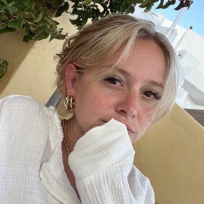 📝 @theblcklst 2022 | nancy drew fan fiction writer | beer luver🍻 I make pitch decks & social campaigns for 📺 🎥