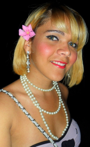 , eu cheguei robei α cenα , tú moscô & eu sαcudi .
αbαlei suαs estruturα ,e α suα mente estremeci . ! ♫ * $$$ *