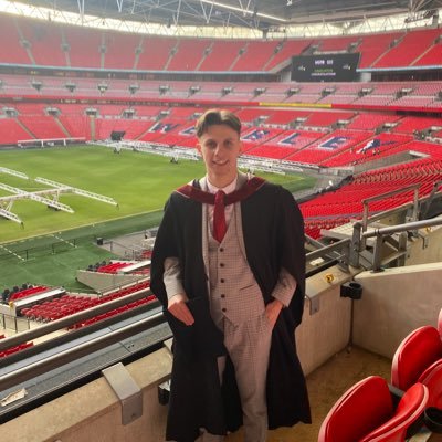 Surrey // UCFB Wembley ⚽️ Football Business and Marketing graduate 👨‍🎓 @MilanDisciples 🔴⚫️