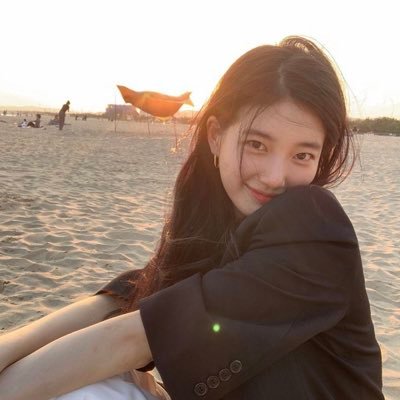 moonsflwqr's profile picture. 🍇🍒🍓🫐🌺