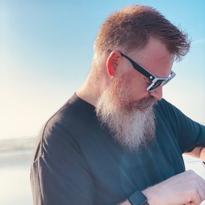 Word Peeps! I'm a senior software engineer, I love coding, hanging out with the family, watching movies, and playing Xbox.