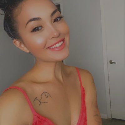 batmangiee's profile picture. 🇯🇵 x 🇺🇸 Your next veterinarian, Saving animals is kinda my thing