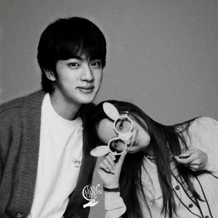 outri26064829's profile picture. 