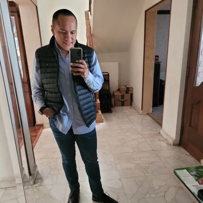 El pasado puede doler, pero según lo veo puedes o huir de él, o aprender... 🦁