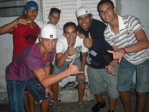 Invejoso fica puto é costume eu nem me estresso, parcero é parcero nós é nós e o resto é resto! ↓↓