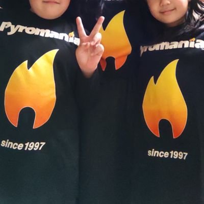 1993年からLUNA SEA奴隷。杉スレに間違えられがちなRYUスレのpyro。結局全員愛してる❤
1994年から藤田幸也さん裸舞です。
11歳の男女双子の母しています。
2022年黒服限定GIGに双子初参戦♪
