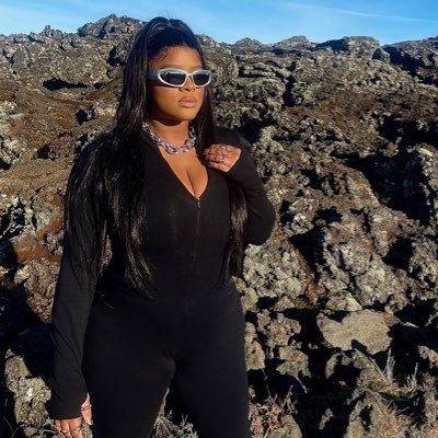 IG: https://t.co/MV8OFWGs2U... I make YouTube videos... say it with me babes: Sha-lee-ah ... that's my name | youtuber | makeup enthusiast | NYC