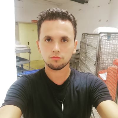 Amigos y familia 😊
``La distancia que hay entre los sueños y la realidad es la disciplina´´ ❤️