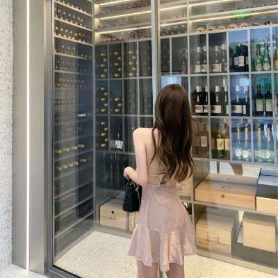 You don't love a woman because she is beautiful,but she is beautiful because you love her.🥇🥇